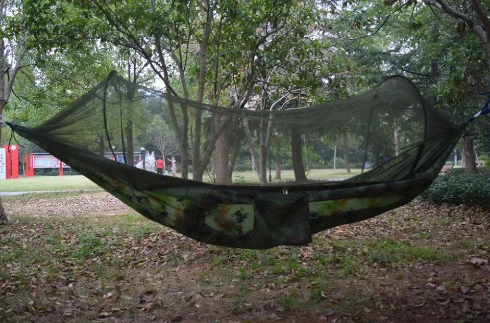 Camping-Hängematte mit Moskitonetz