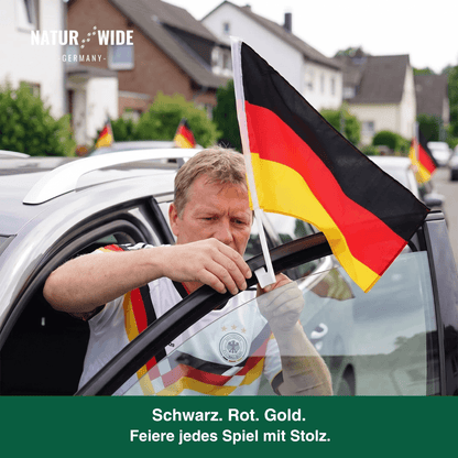 Deutschland Autoflagge 2026 – Polyester mit Kunststoffmast